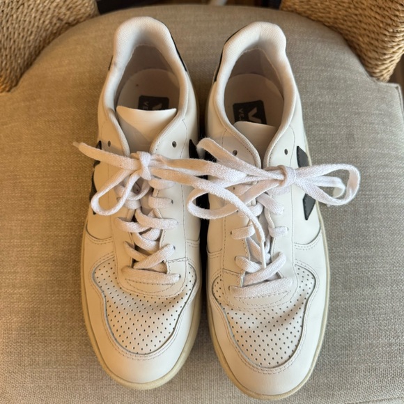 Veja White and Black Women's Sneakers - Picture 2 of 11
